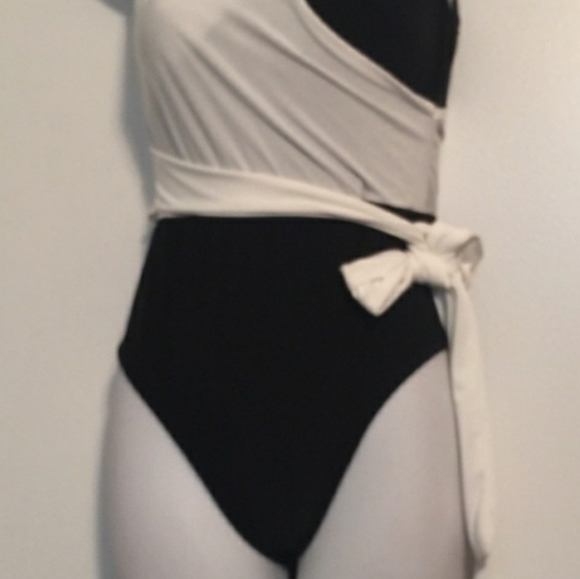 Boohoo Contrast color block wrap Bodysuit - Picture 3 of 3